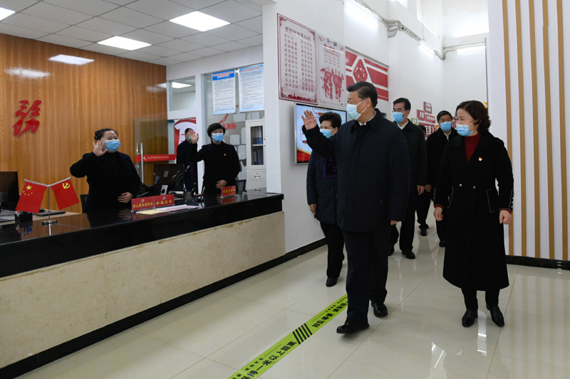 2月3日至5日，中共中央總書記、國家主席、中央軍委主席習近平來到貴州考察調研，看望慰問各族干部群眾，向全國各族人民致以美好的新春祝福。這是4日下午，習近平在貴陽市觀山湖區金陽街道金元社區考察開展便民服務、加強基層黨建工作情況。新華社記者 李學仁 攝